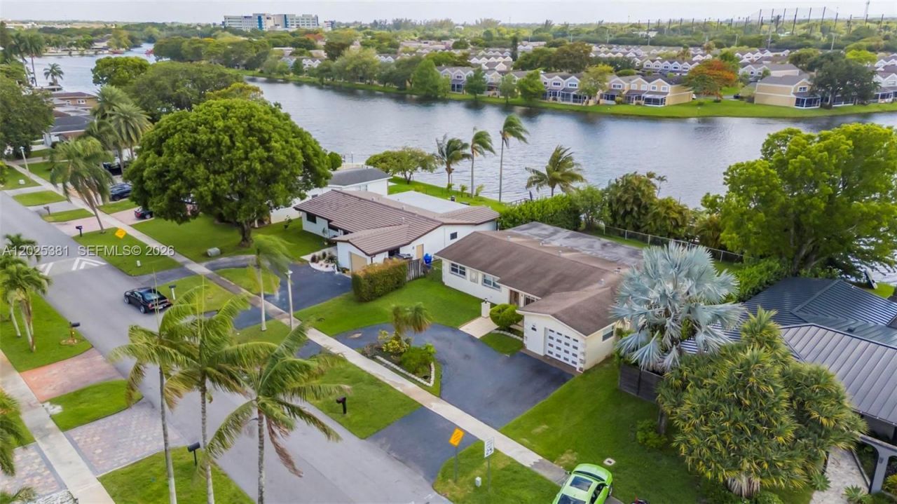 1620 NW 122nd Ave, Pembroke Pines, FL 33026 Photo