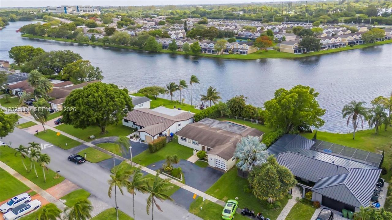1620 NW 122nd Ave, Pembroke Pines, FL 33026 Photo