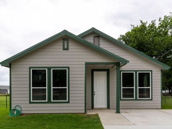 328 E Norway Street , Walnut Springs, TX 76690