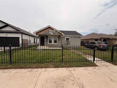 1720 E Arlington Avenue, Fort Worth, TX 76104