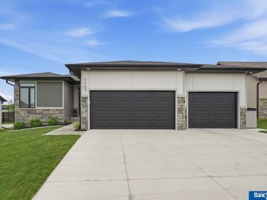 1107 Asher Avenue , Hickman, NE 68372