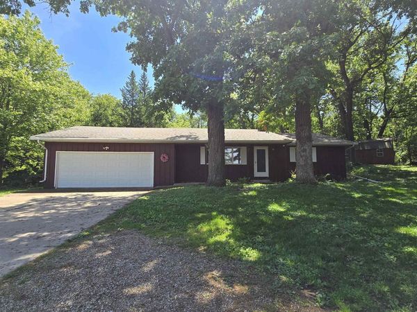 810 S 10Th Avenue E, Lake Mills, IA 50450