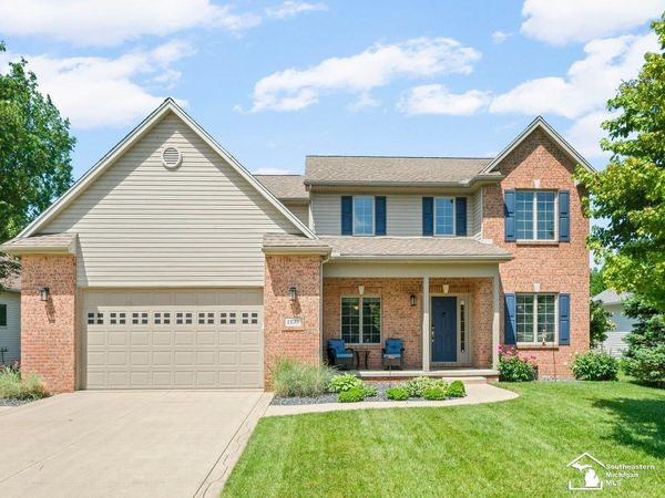 1176 Twin Lakes Drive, Temperance, MI 48182