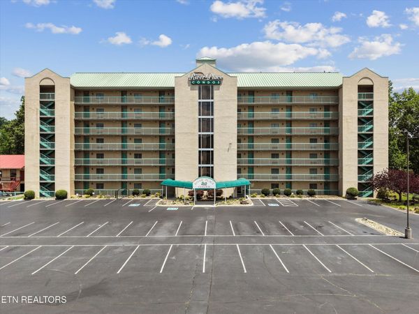 3215 N River Rd, Pigeon Forge, TN 37863