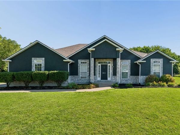 1611 Deer Run Road, Oak Grove, MO 64075