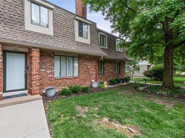 8311 NW Waukomis Drive, Kansas City, MO 64151