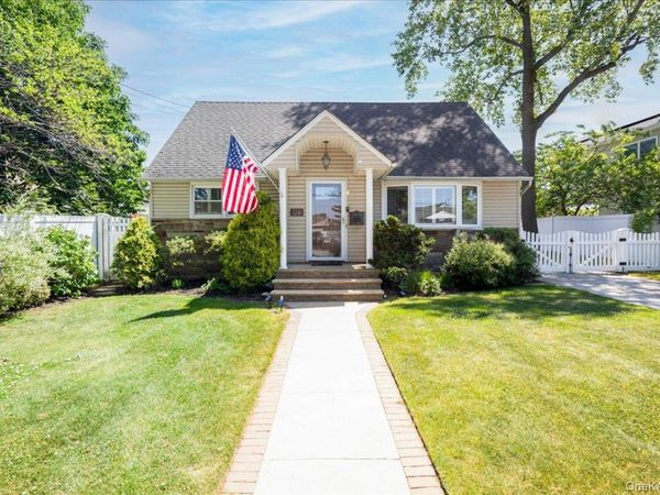 32 Yost Boulevard, Oceanside, NY 11572