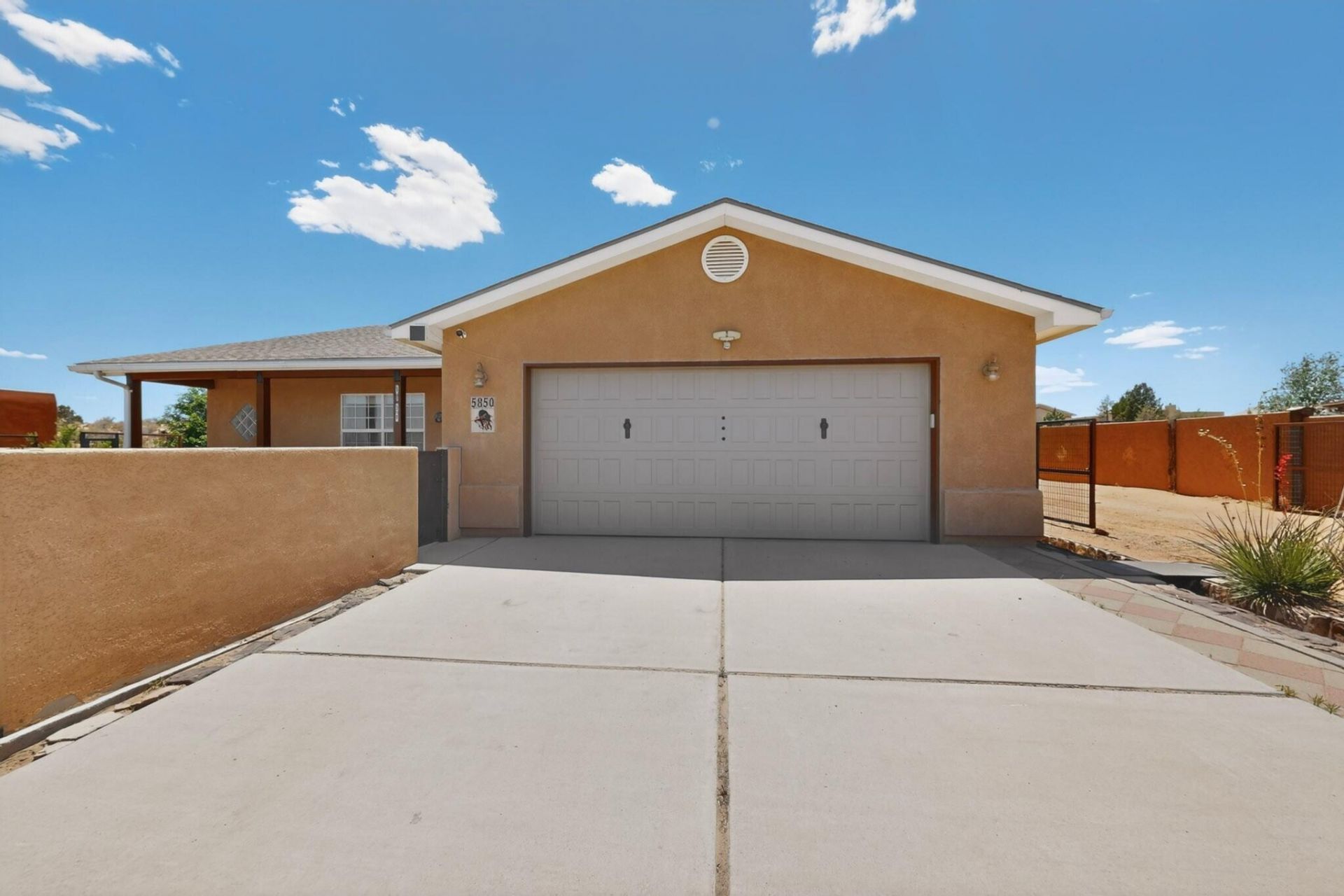 5850 Miller Road Ne, Rio Rancho, NM 87144 Main Photo
