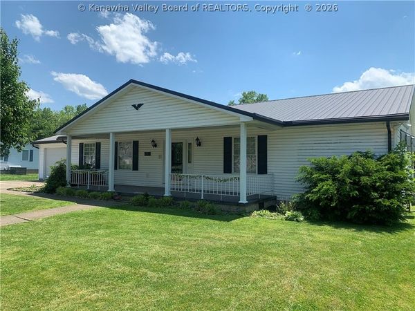 2811 Berkeley Avenue, St Albans, WV 25177