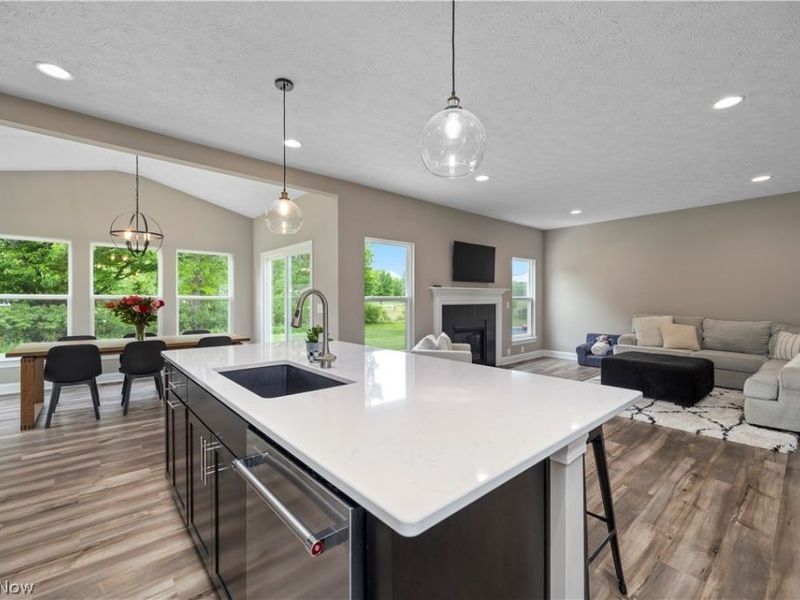 8109 Ashford Circle, North Ridgeville, OH 44039 Photo 12