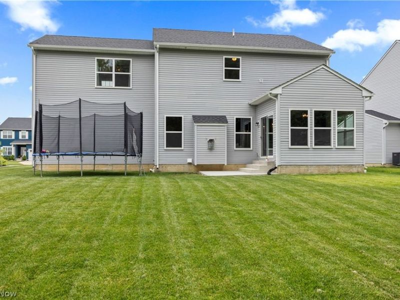 8109 Ashford Circle, North Ridgeville, OH 44039 Photo 2
