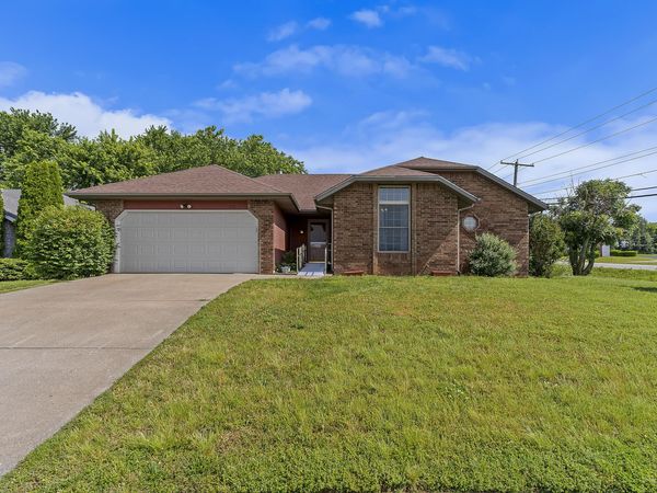 2211 W Deerfield Street, Springfield, MO 65807