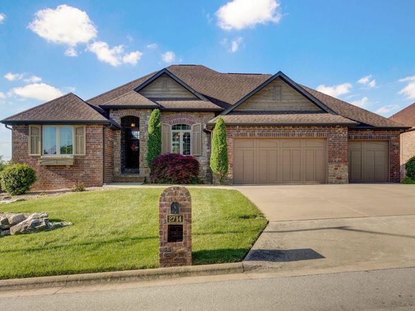 2714 E Cherrybark Street , Springfield, MO 65804