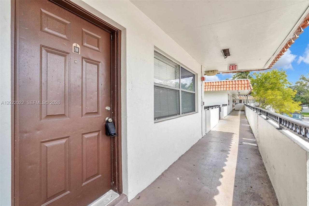 400 NW 65th Ave, Unit 213, Margate, FL 33063 Photo
