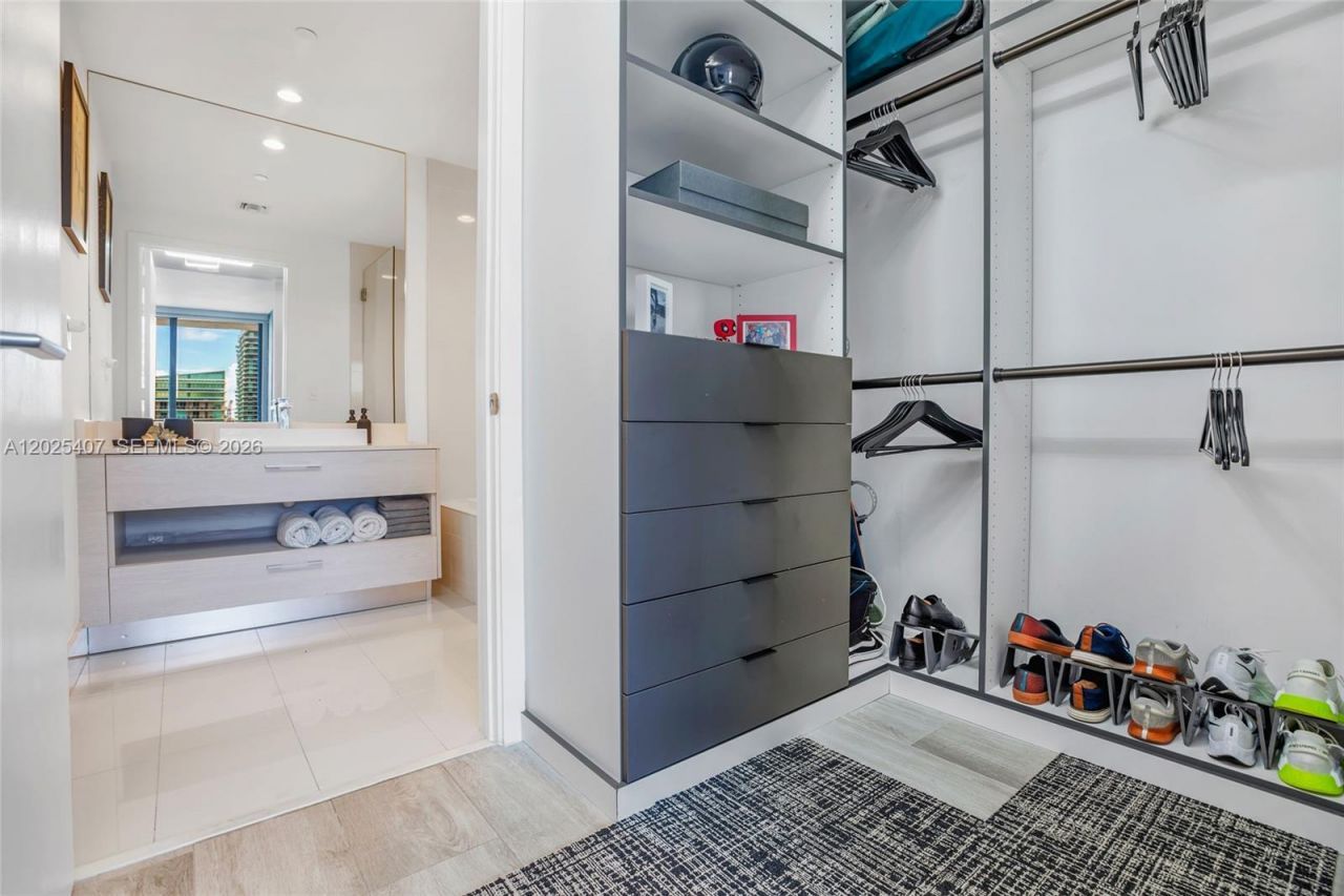 55 SW 9th St , Unit 3205, Miami, FL 33130 Photo