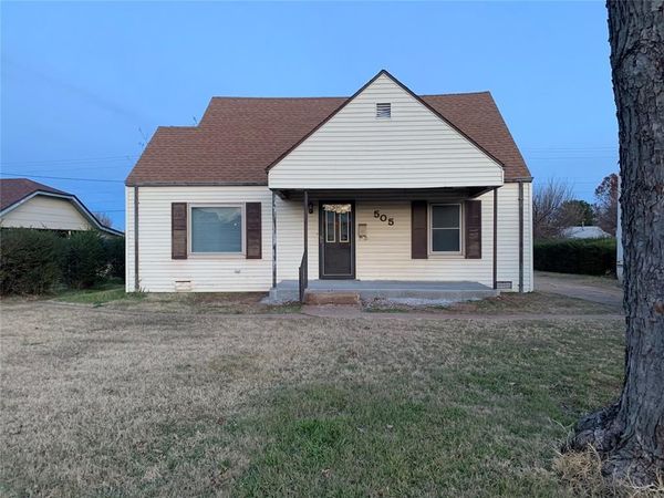 505 S 7th Street, Clinton, OK 73601