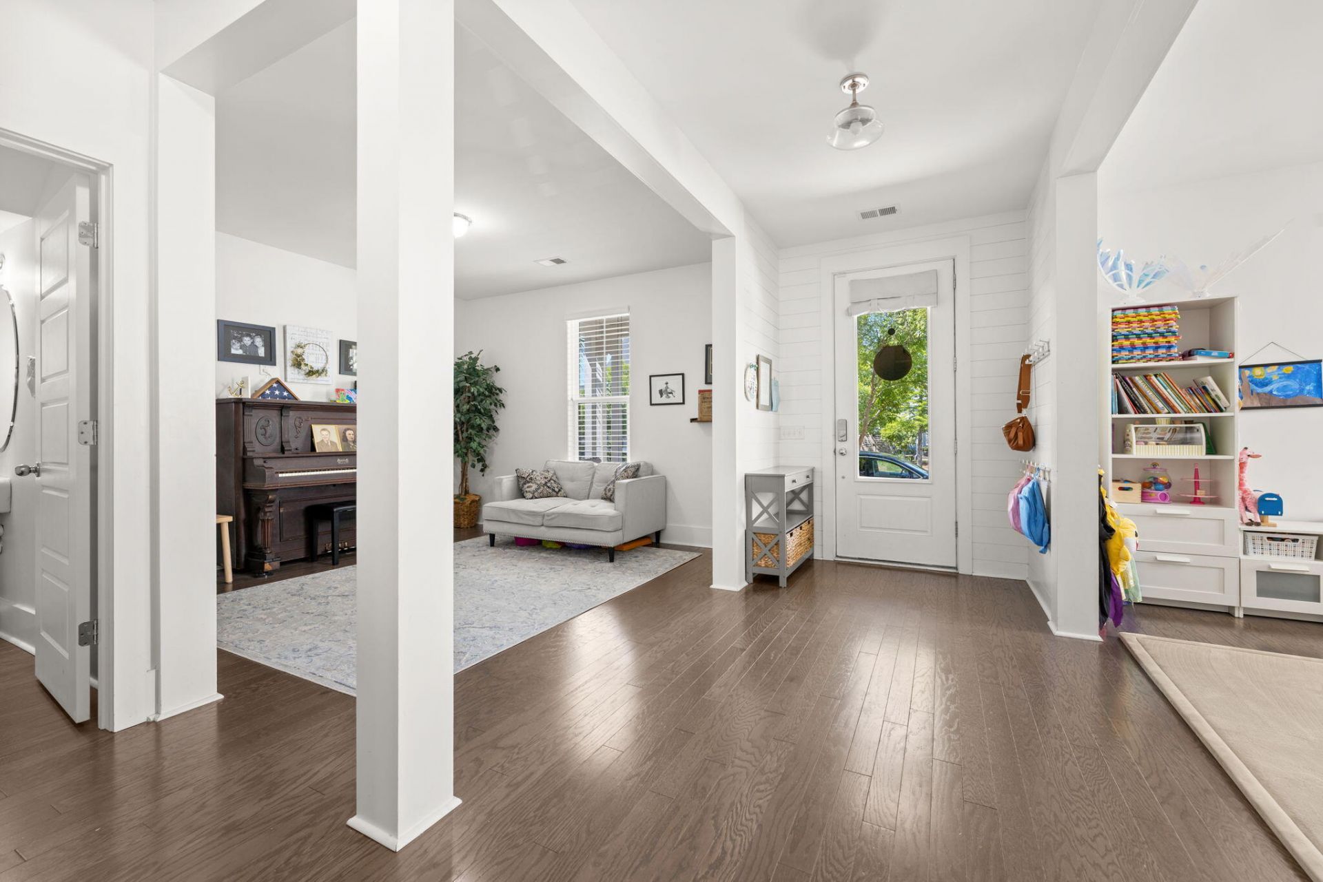 214 Oakbend Street Photo 5