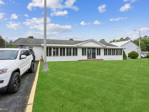 33 W BLACK HORSE PIKE , WILLIAMSTOWN, NJ 08094