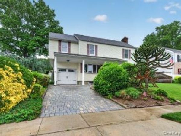24 Purdue Road , Glen Cove, NY 11542