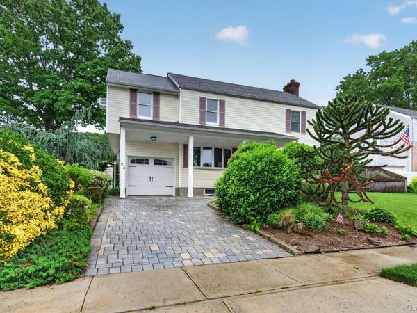 24 Purdue Road , Glen Cove, NY 11542
