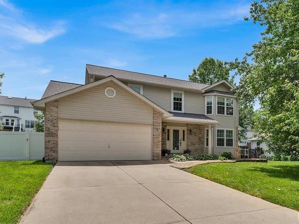 8 Statesman Drive, O'Fallon, MO 63368