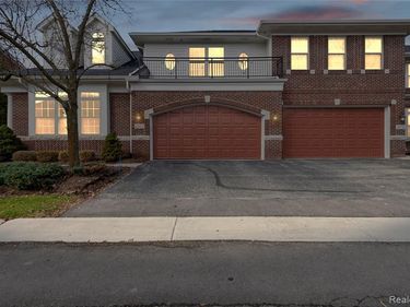 4392 Gateway Circle, West Bloomfield Twp, MI 48322