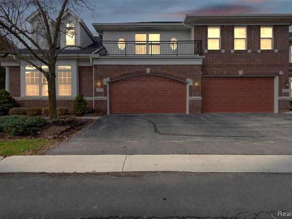 4392 Gateway Circle, West Bloomfield Twp, MI 48322