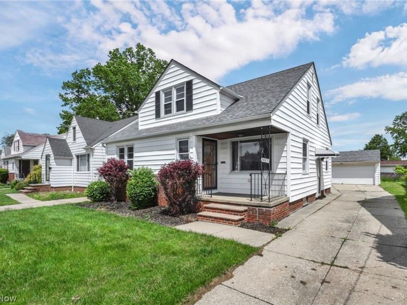 24831 Stephen Avenue, Euclid, OH 44123 Photo 2