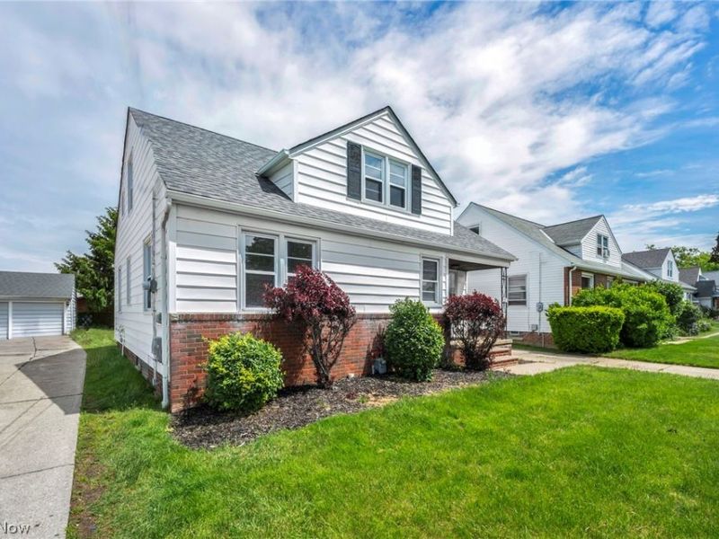 24831 Stephen Avenue, Euclid, OH 44123 Photo 3