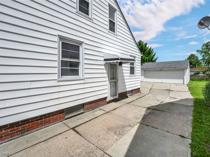 24831 Stephen Avenue, Euclid, OH 44123 Photo 4
