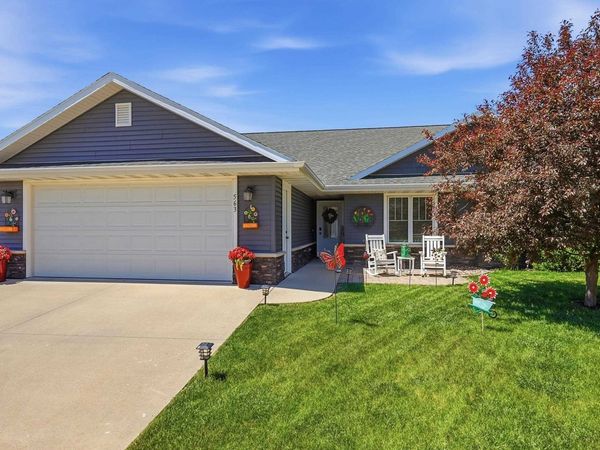 563 Tanzanite Drive, Dubuque, IA 52001