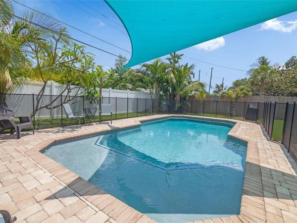 6567 HILLSIDE AVENUE , SEMINOLE, FL 33772