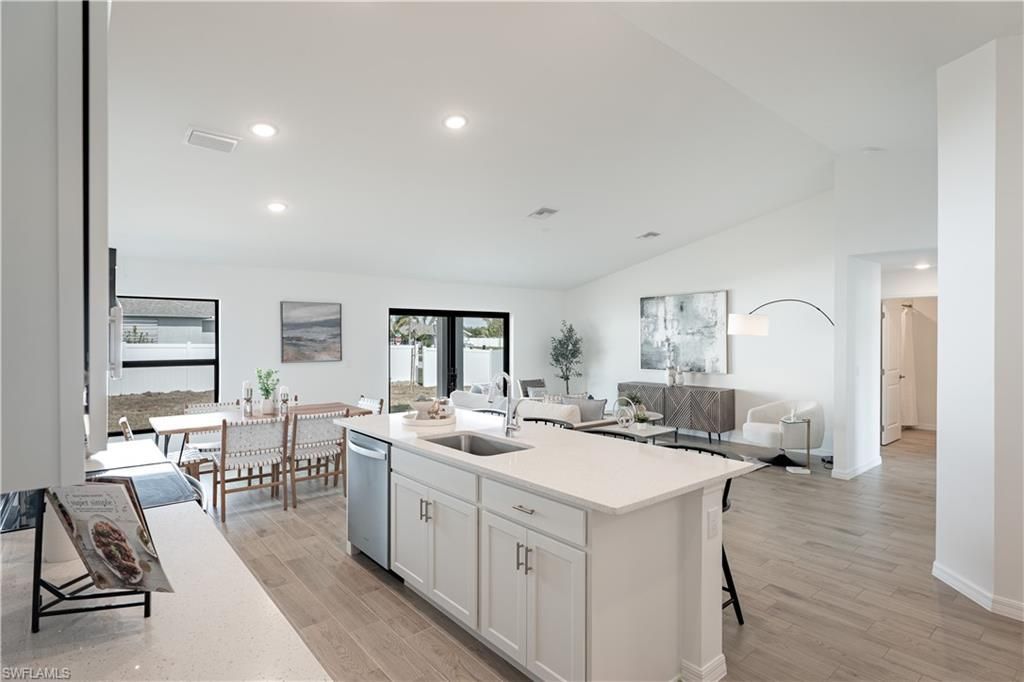 902 NE 16th Ter, Cape Coral, FL 33909 Photo