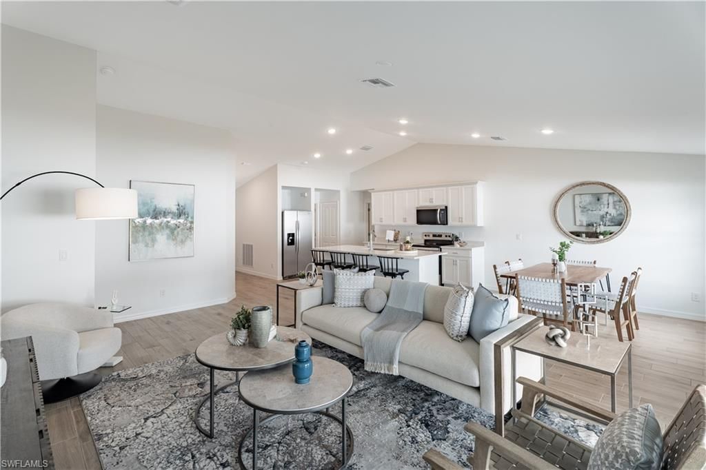 902 NE 16th Ter, Cape Coral, FL 33909 Photo