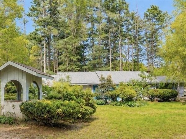 77 Center St, Carver, MA 02330
