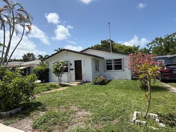 2711 Dewey St , Hollywood, FL 33020