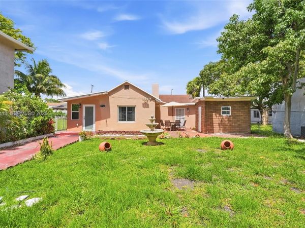 7762 NW 9th ave , Miami, FL 33150