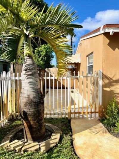 720 N 64th Ave , Hollywood, FL 33024 Photo
