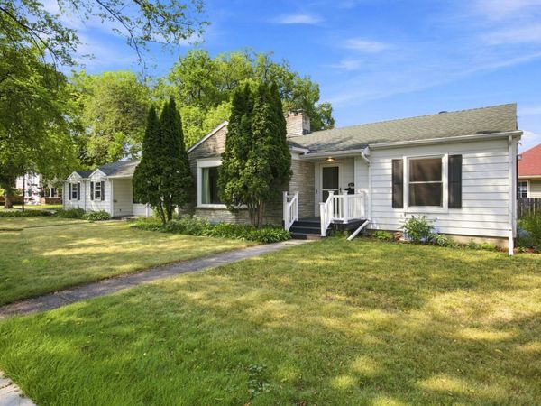 615 10th Avenue S, Fargo, ND 58103