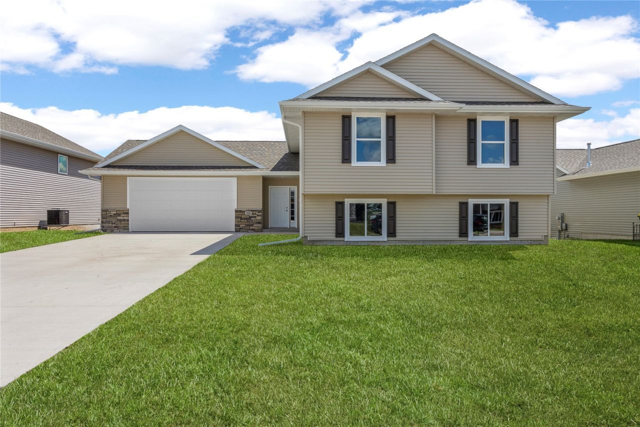 810 Indigo Drive, Palo, IA 52324 Main Photo