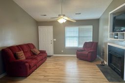 142 Paddock Way photo 4