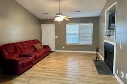 142 Paddock Way photo 4