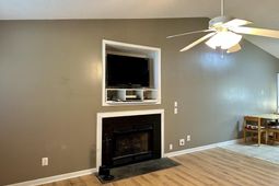 142 Paddock Way photo 4