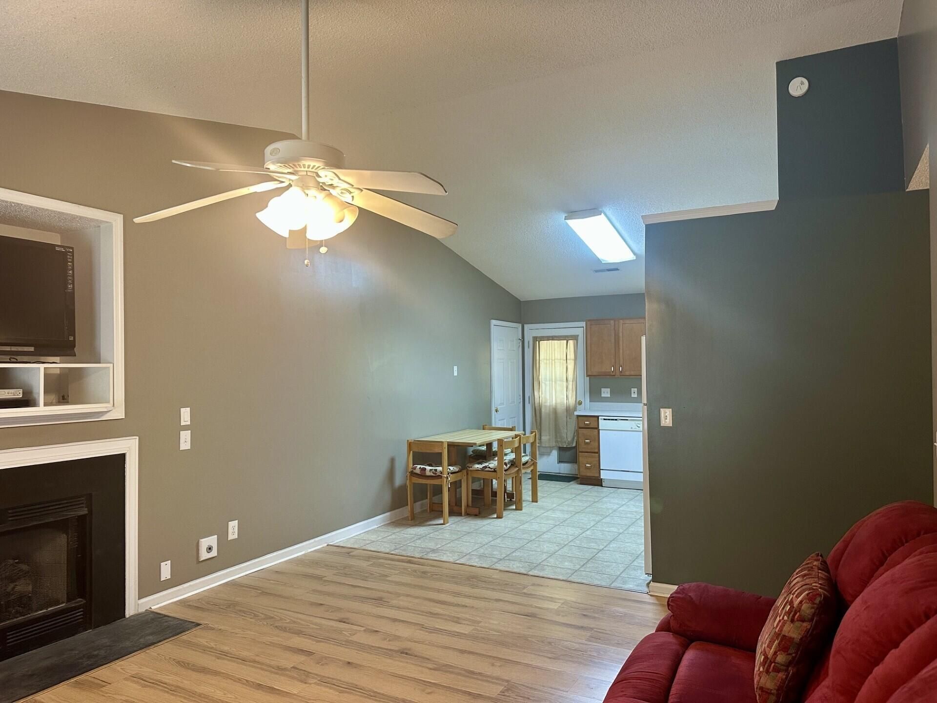 142 Paddock Way Photo 4