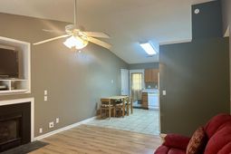 142 Paddock Way photo 4
