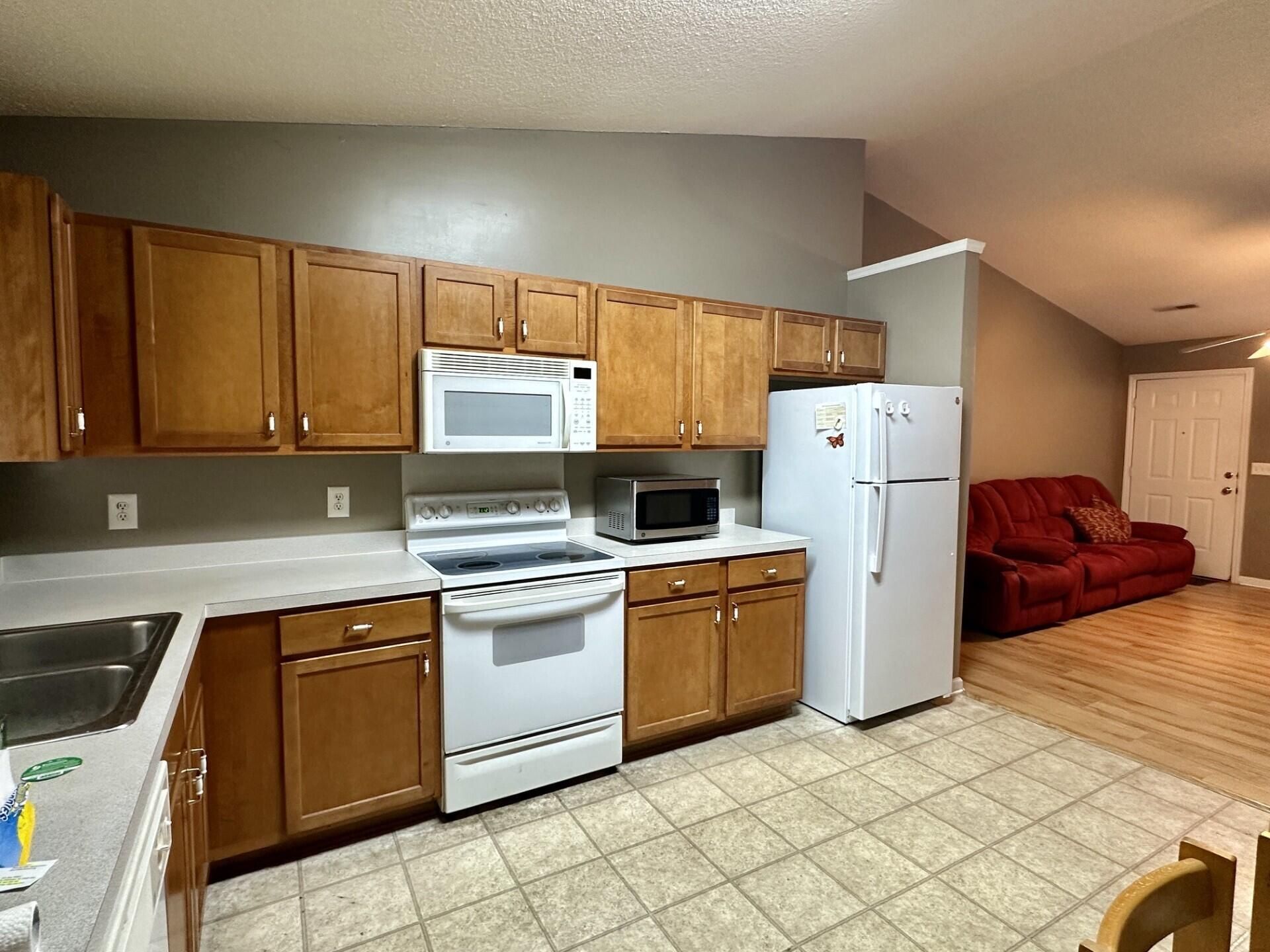 142 Paddock Way Photo 4