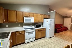 142 Paddock Way photo 4