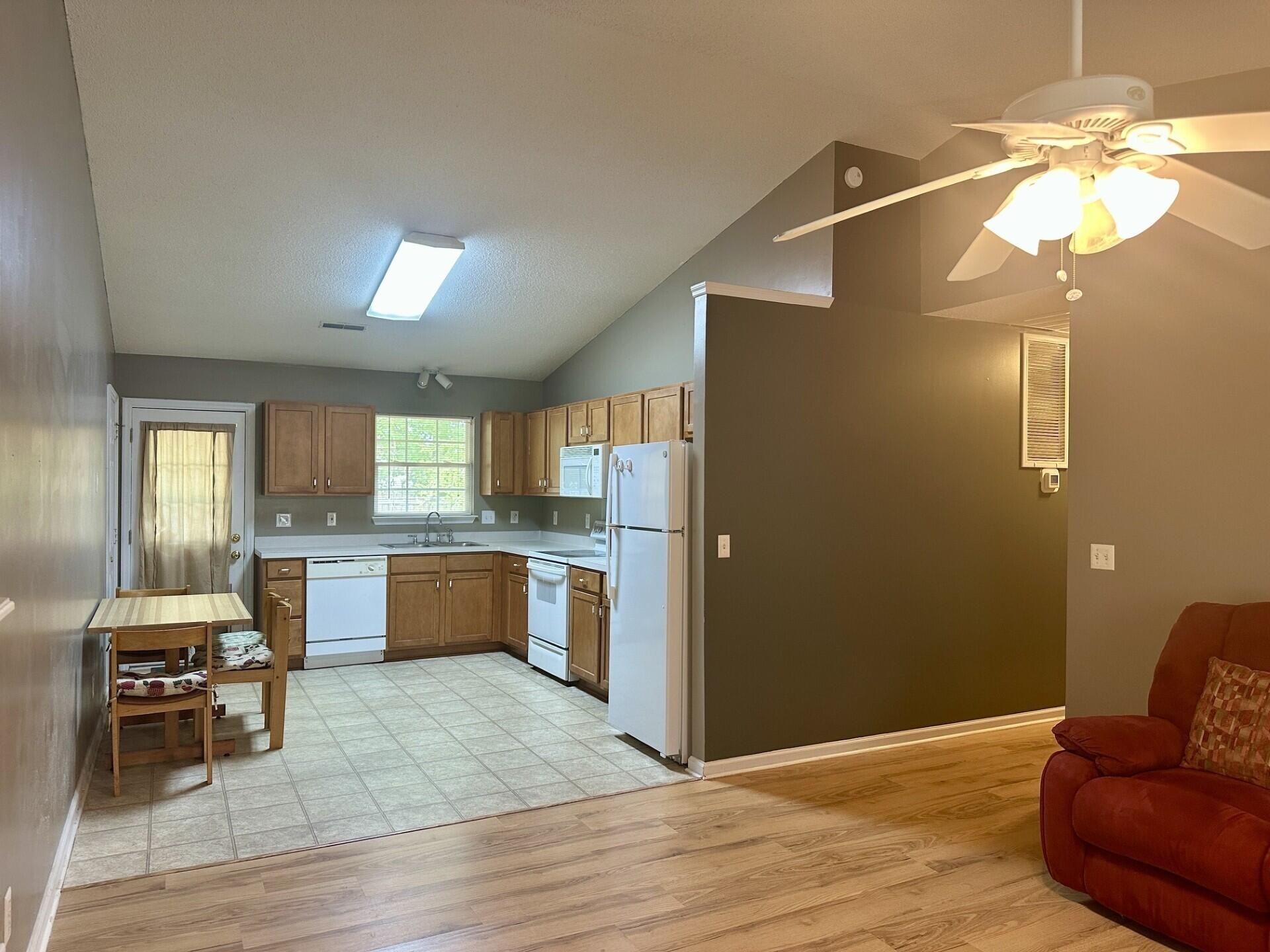142 Paddock Way Photo 5