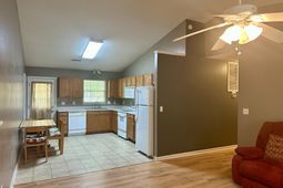 142 Paddock Way photo 4