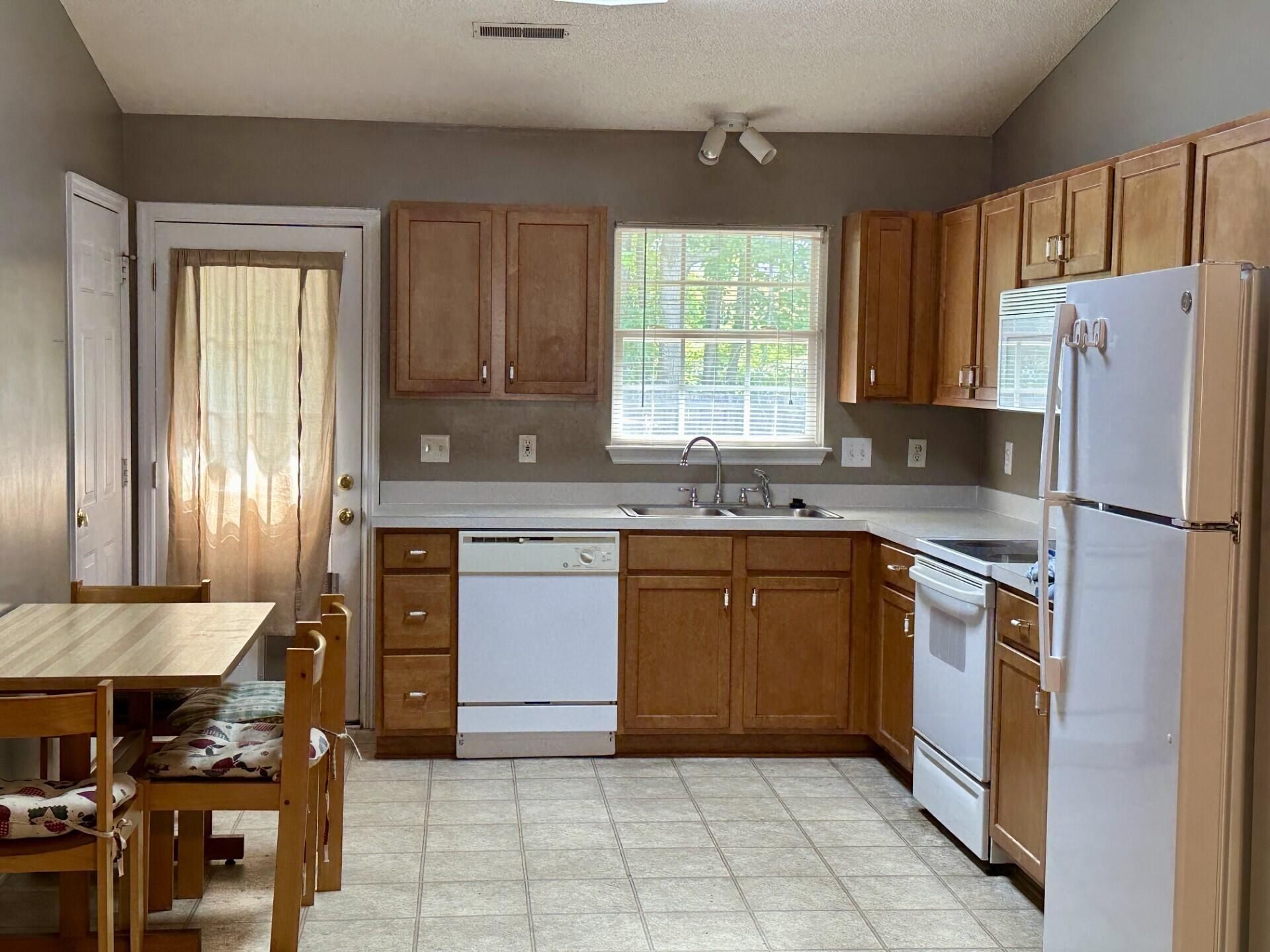 142 Paddock Way Photo 5